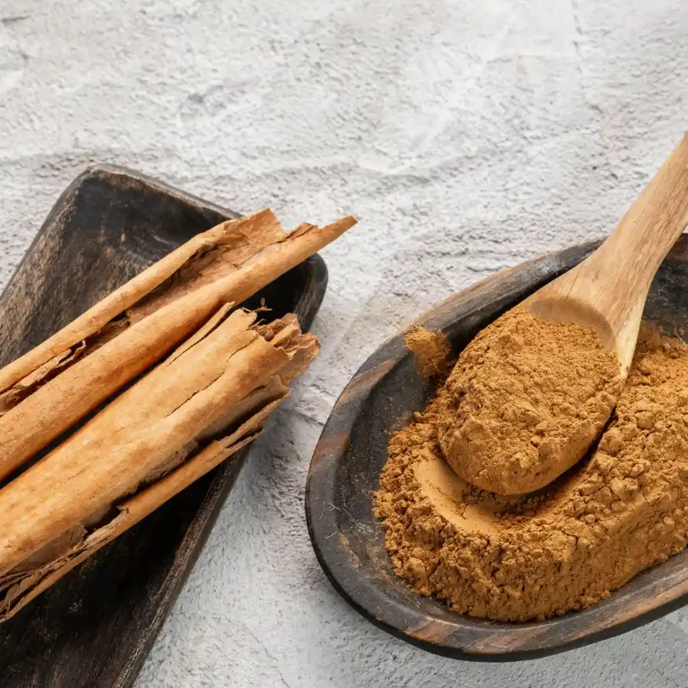 cinnamon_powder_with_sticks